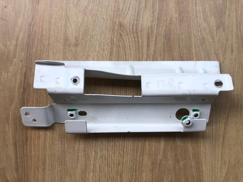 Стельове кріплення переднє праве LR049970, CK52518B46BC ​​Range Rover Vogue L405 б.в. LR049970, CK52518B46BC фото