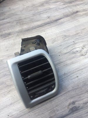Дефлектор левый Skoda Fabia МК2, б.у. 5J0 818 701 C16S фото