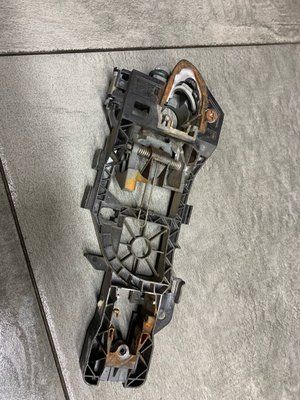 Кронштейн ручки передніх лівих дверей Volkswagen Passat B6, 2005-2011 р., б.в. 0-9-0- фото