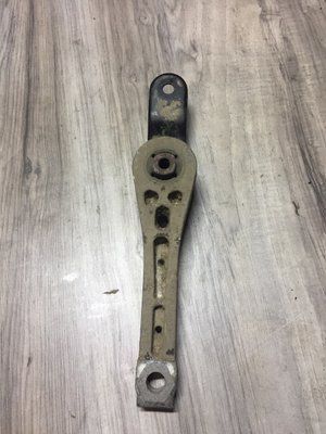 Подушка коробки нижняя Skoda Yeti, б.у. 887544 фото