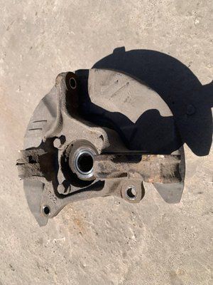 Поворотный кулак передний правый Subaru Impreza 3, 2007-2011 г., 2.0 бензин, 28313AG020, б.у.. 28313AG020 фото