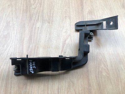 Крепление правое заднего бампера LR037915, CK5217B918AA Range Rover Vogue L405 б.у. LR037915, CK5217B918AA фото