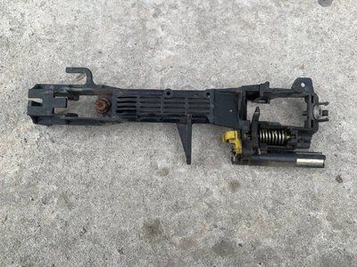 Кронштейн ручки передніх лівих дверей Subaru Impreza 3, 2007-2011 р., 61142FG010, б.в. 61142FG010 фото
