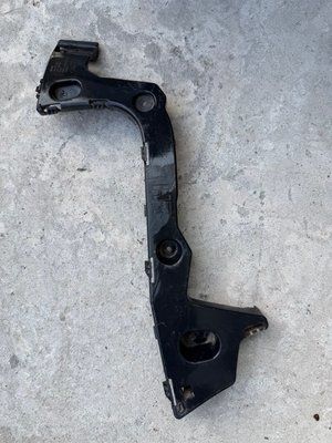 Кронштейн заднього бампера лівий зовнішній Ford Focus MK3, 2011-2015 р., седан, USA, BM51F17E851AF, б.в. BM51F17E851AF фото