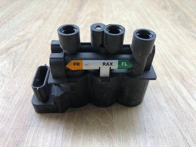 Датчик уровня подвески LR070245, CPLA5B710AC, T4K1617 Range Rover Vogue L405, б.у. LR070245, CPLA5B710AC, T4K1617 фото