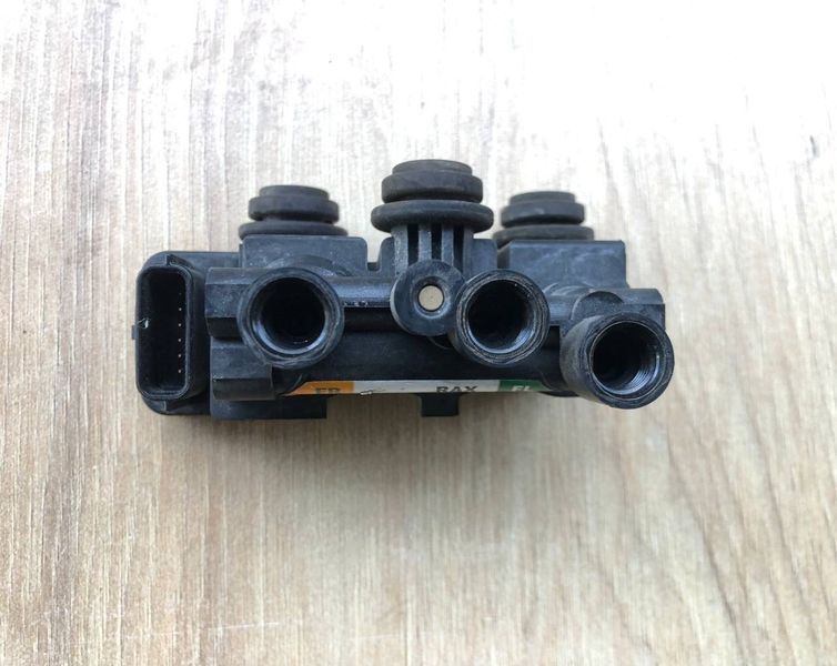 Датчик уровня подвески LR070245, CPLA5B710AC, T4K1617 Range Rover Vogue L405, б.у. LR070245, CPLA5B710AC, T4K1617 фото
