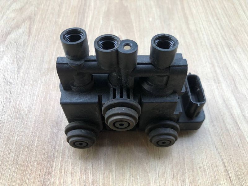 Датчик уровня подвески LR070245, CPLA5B710AC, T4K1617 Range Rover Vogue L405, б.у. LR070245, CPLA5B710AC, T4K1617 фото