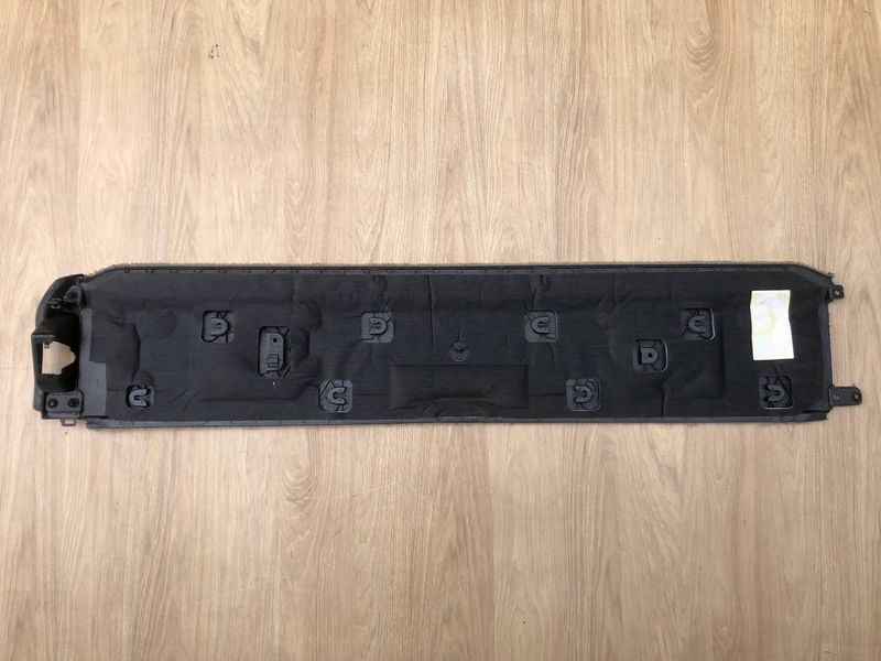 Нижня накладка дверей багажника LR036831, CK5280530A Range Rover Vogue L405, б.в. LR036831, CK5280530A фото