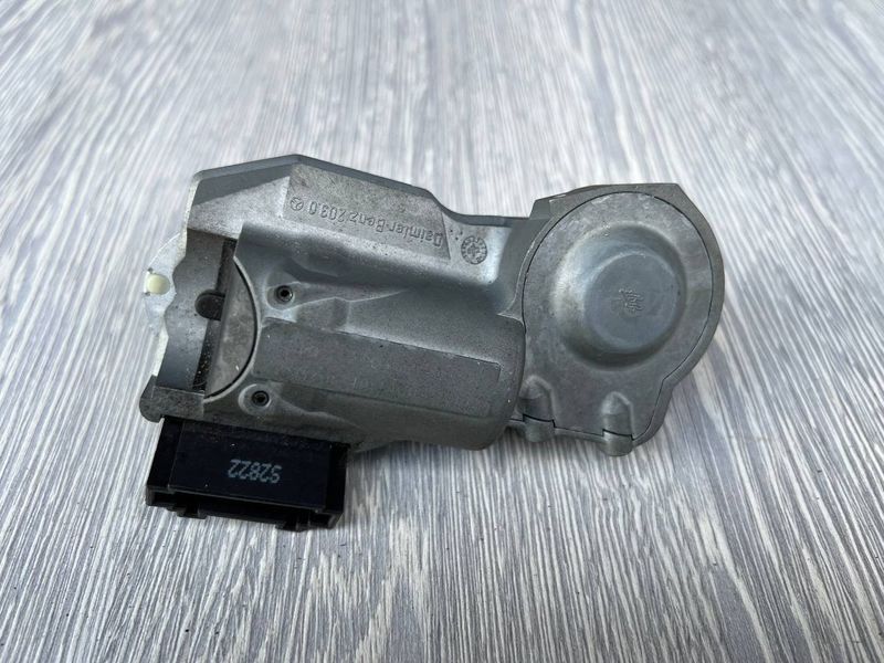 Замок рулевой колонки Mercedes W211 E-class, 2034621130, б.у.  2034621130 фото