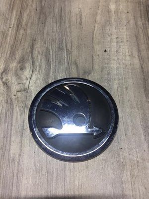 Эмблема шкода задняя 3JA853621 Skoda Fabia 3, б.у 3JA853621 фото