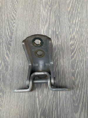 Петля передних левых дверей верхняя Nissan Almera N16, 2005 г., 824202J000, б.у. 824202J000 фото