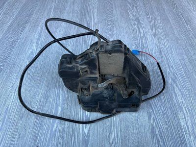 Замок двери задний левый Mercedes W211 E-class, 2117300535, б.у.  2117300535 фото