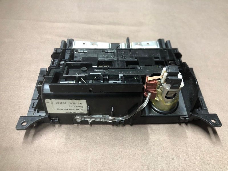 Механизм передней пепельницы центральной консоли Mercedes w221, S-класс 2216801552 фото