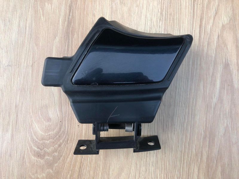 Кріплення форсунки омивача фар ліва 2518690314 Mercedes W251, R-class, б.в. 2518690314 фото