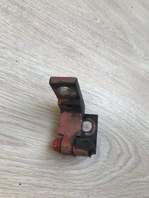 Петля передняя левая верхняя Skoda Superb 1.8 бензин 2007 г, б.у. 1U0831401A 1U0831401A фото