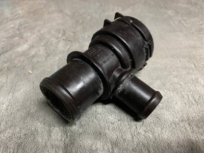 Перехідник патрубків охолодження Volkswagen Passat B6, 2005 р., 1K0122291M, б.в. 1K0122291M фото