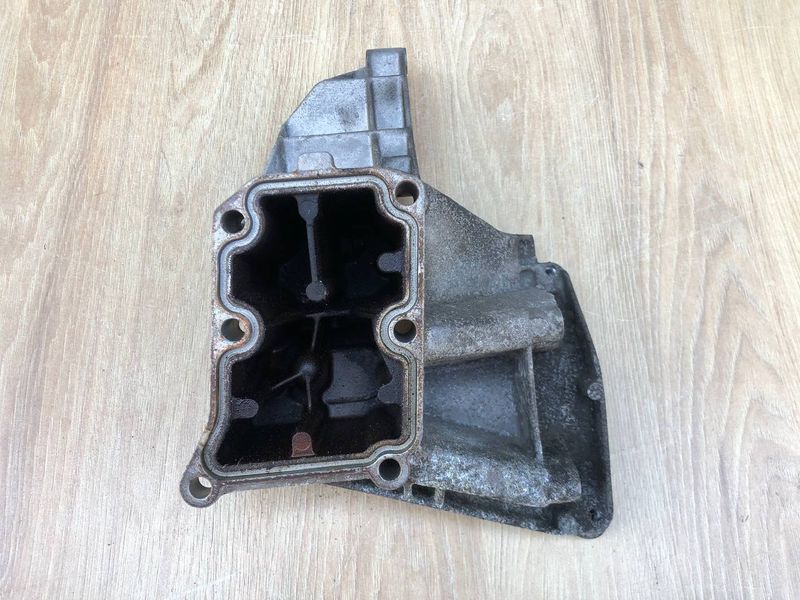 Кронштейн компрессора  Mercedes C-class w203, б.у 1112361330 1112361330 фото