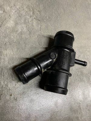 Фланець системи охолодження, трійник Volkswagen Passat B6, 2005 р., 1K0121087H, б.в. 1K0121087H фото