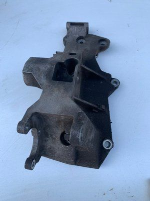 Кронштейн генератора Audi A4 B5 1.9 TDI 2000 р., автомат, 038903143AE, б.в. 038903143AE фото