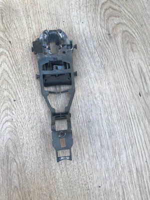 Кронштейн ручки наружной передней левой Volkswagen Jetta 2007 г., седан, 1K0837886A, б.у.  1K0837886A фото