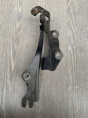 Петля капота передня ліва Mazda 3 BK, хетчбек, 2003-2009 р., BP4K52420B, б.в. BP4K52420B фото