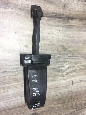 Фиксатор двери Skoda Octavia A7, б.у. 093321 фото
