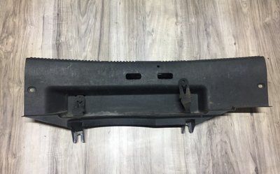 Пластикова накладка багажника Skoda Fabia 2, б.в. 5J6863459 фото