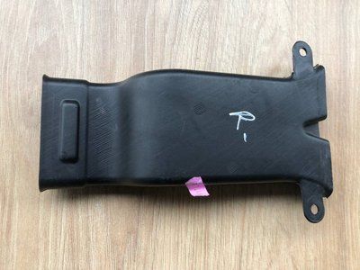 Патрубок правый под передним сиденьем LR035932, CPLA113B12AB Range Rover Vogue L405 б.у. LR035932, CPLA113B12AB фото