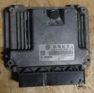 Блок управлениям двигателя 03G906021TB, б.у. 03G906021TB фото