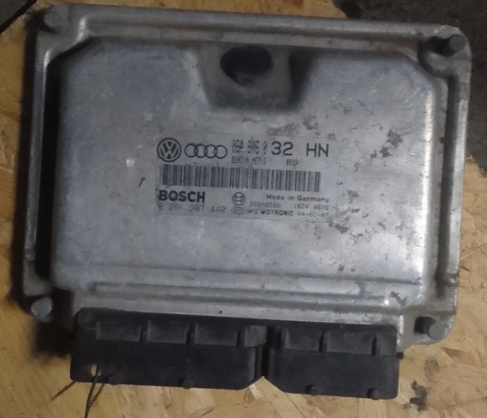 Блок керування двигуном 06A906032HN, б.в. 06A906032HN фото