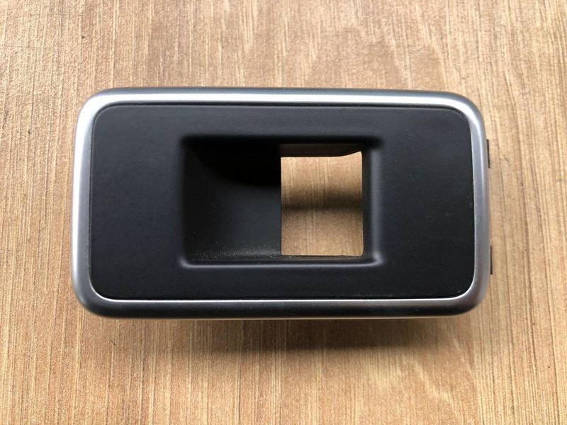 Накладка корпус кнопки стеклоподъемника LR036907, CPLA23878BA Range Rover Vogue L405, б.у. LR036907, CPLA23878BA фото