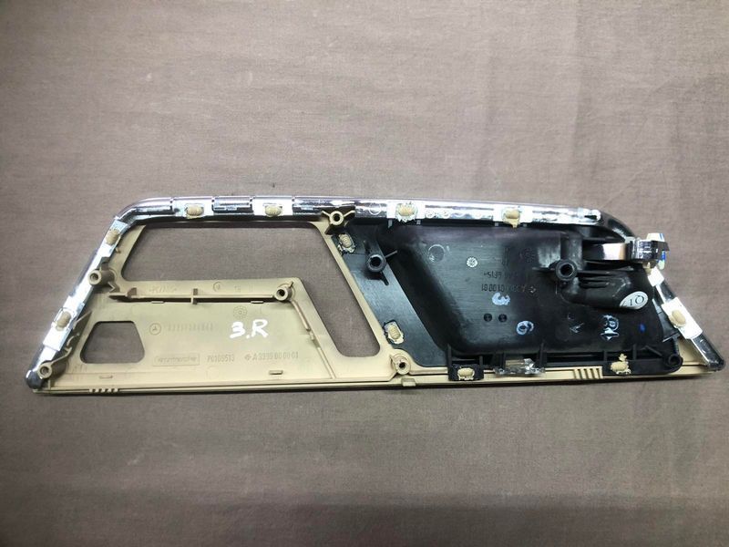 Ручка двери задняя внутренняя правая бежевая Mercedes w221, S-класс 2217304848 фото