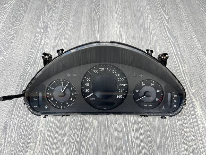 Щиток приборов Mercedes W211 E-class, 2115404448, б.у.  2115404448 фото