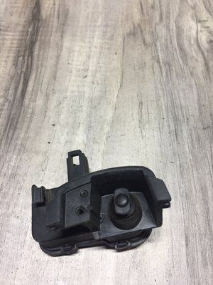 Фиксатор лючка бензобака  Skoda Octavia A7, б.у. 2123 фото