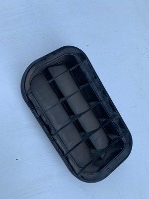 Решітка вентиляції багажника Audi A4 B5 2000 р., 4A0819181, б.в. 4A0819181 фото