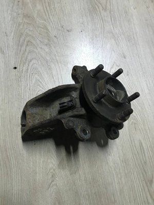 Ступица передняя правая Ford Focus MK2 1.6 бензин, 2008-2010 г, б. у. 3М513К171FA 3М513К171FA6 фото