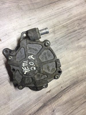 Вакуумный насос Skoda Yeti, б.у. 03L 145 100 фото