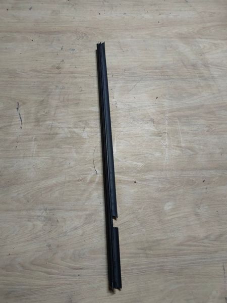 Молдинг стекла задних правых дверей Volkswagen Passat B6, 2009 г., седан, 3С5839471В, б.у. 3С5839471В фото