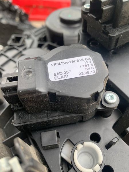 Привод заслонки печки Ford Focus MK3, 2011-2018 г., USA, VP3M5H19E616BB, б.у. VP3M5H19E616BB фото