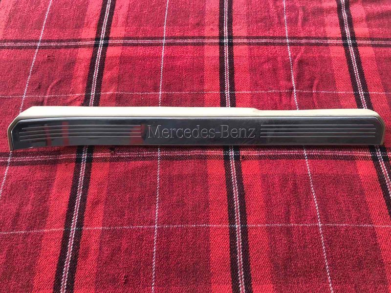 Накладка дверного порога внутрення передняя правая Mercedes w221, S-класс 2216800235 фото