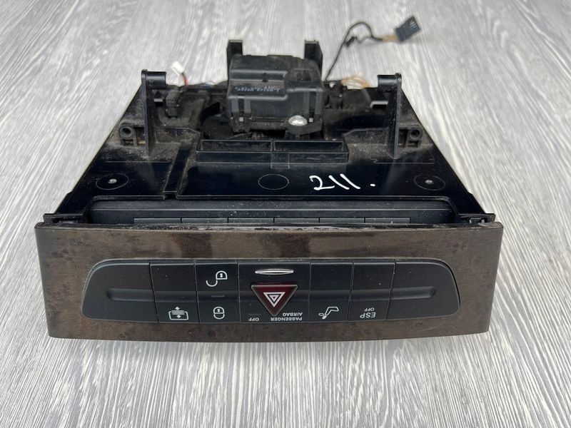 Блок кнопок консоли Mercedes W211 E-class, 2116800552, б.у. 2116800552 фото