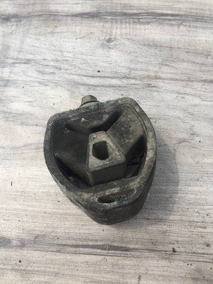 Подушка КПП 8D0399151H Volkswagen B5+, б.в. 8D0399151H фото