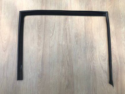 Уплотнитель опускного стекла задней левой двери Mercedes W251 R-class, б.у. 2517350125 фото
