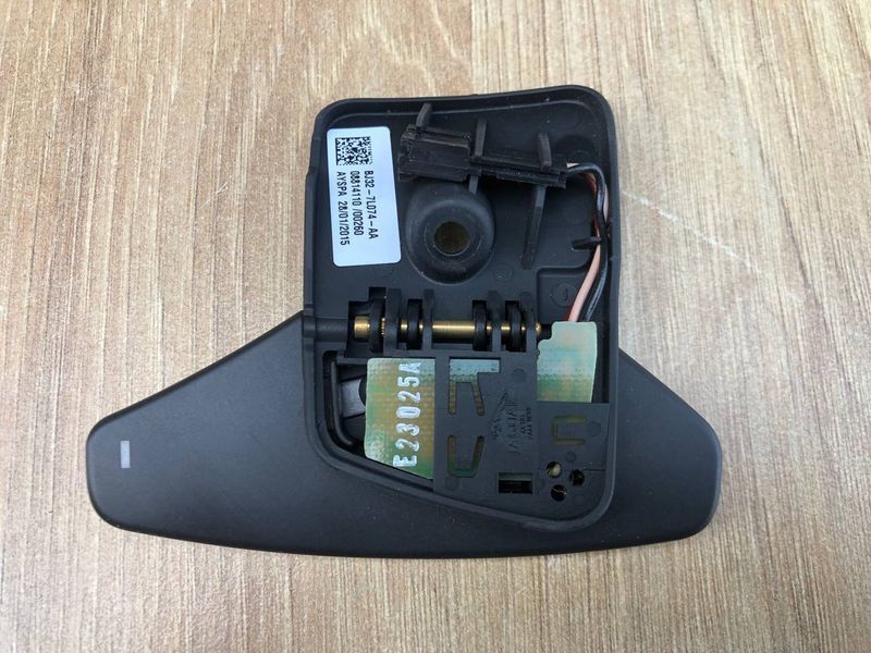 Переключатель подрулевой левый (бабочка) LR028873, BJ327L074АA Range Rover Vogue L405, б.у. LR028873, BJ327L074АA фото