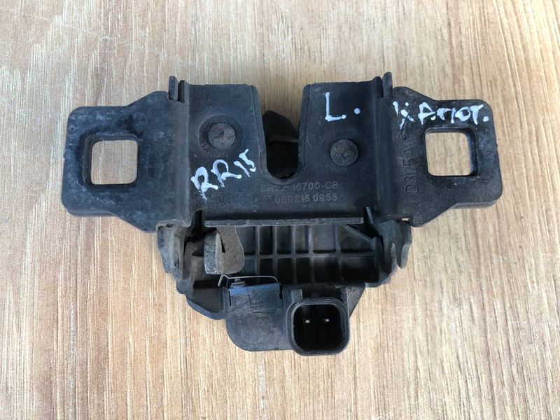 Замок капота з датчиком правий LR065340, 5H2216700CB Range Rover Vogue L405, б.в. LR065340, 5H2216700CB фото