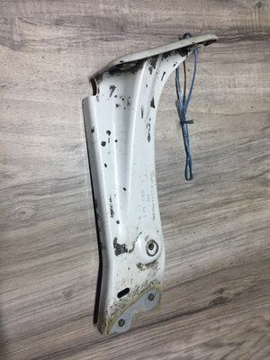 Кронштейн крила Skoda Octavia 7, б.в. 5T0 835 142  фото