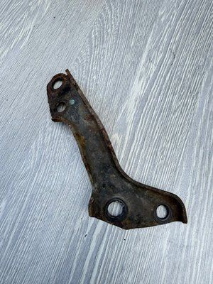 Кронштейн переднього підрамника правий Subaru Legacy, 2003-2009 р., 51675AG0129P, б.в. 51675AG0129P00 фото