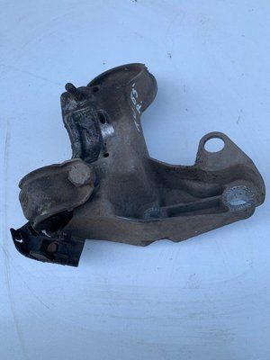 Кронштейн правий подушки двигуна Audi A4 B5 1.9 TDI 2000 р., б.в. 090890890 фото