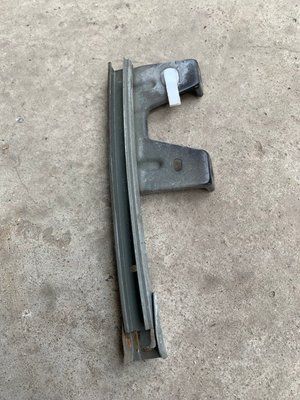 Направляющая стекла передних правых дверей Toyota Avalon GSX30, 2005-2012 г., б.у. 7869897 фото