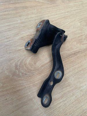 Петля капота ліва Chevrolet Epica 2006-2012 р, б.в. 96636332 96636332 фото